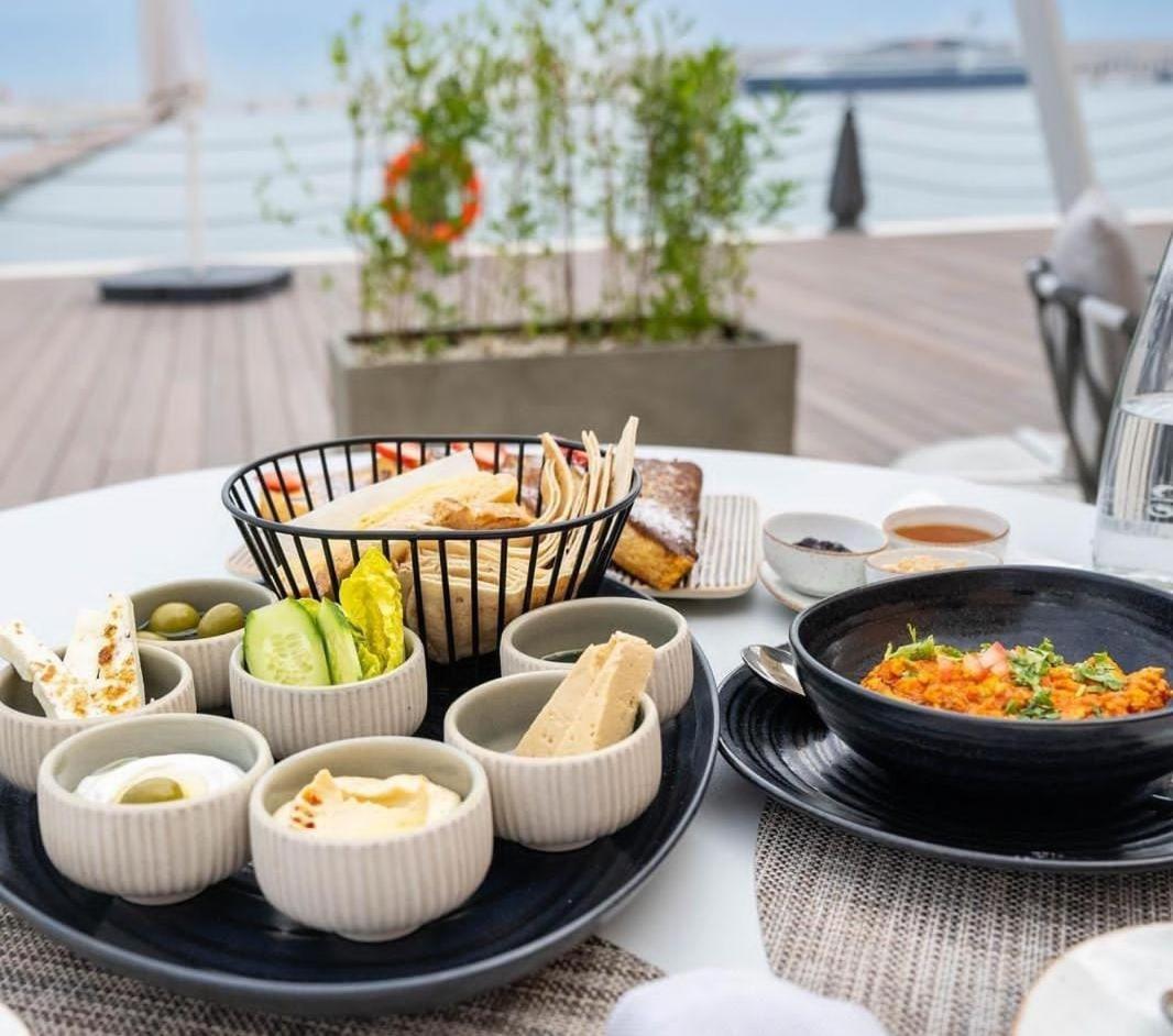 Mina Hotel And Residences By The Torch Doha Exterior foto Meze