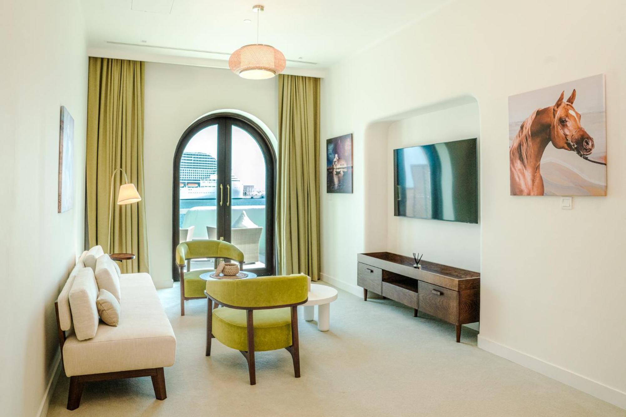 Mina Hotel And Residences By The Torch Doha Exterior foto A living room at the hotel